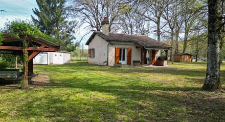 Exclusivité - Martel, Vallée Dordogne, charmante maison 2 chambres sur parc 5042m²