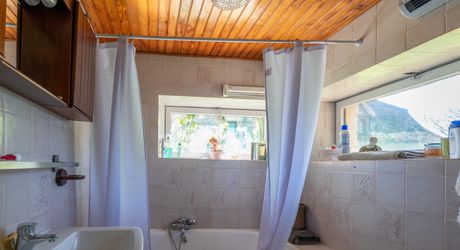 Coeur de causse, Ensemble en pierre composé d'une Maison, d'un Gîte et d'une piscine 13x6, jardin 3000m²