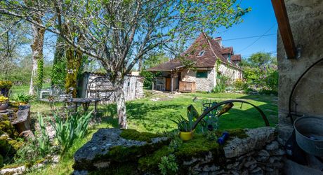 Coeur de causse, Ensemble en pierre composé d'une Maison, d'un Gîte et d'une piscine 13x6, jardin 3000m²