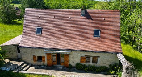 Entre Quercy et Périgord, magnifique ensemble de 2 maisons sur 6700m² de terrain.