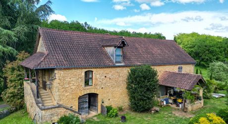Cazals, Bel ensemble immobilier avec maison et 2 gîtes, atelier, grande piscine.