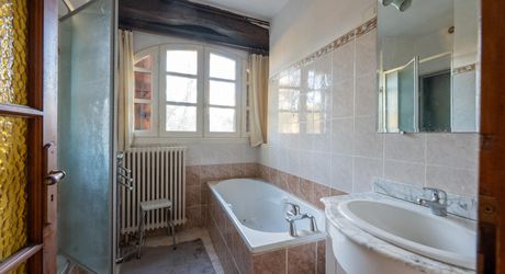 Secteur Catus, Ancienne ferme composée d'une maison, d'un gite, grange et hangar sur 9ha.