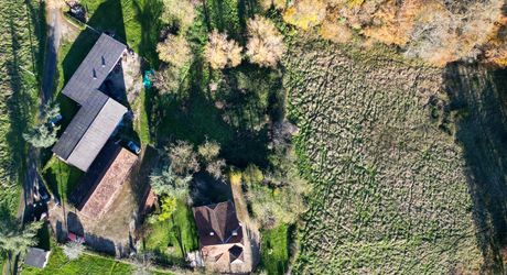 Secteur Catus, Ancienne ferme composée d'une maison, d'un gite, grange et hangar sur 9ha.