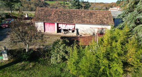 Secteur Catus, Ancienne ferme composée d'une maison, d'un gite, grange et hangar sur 9ha.
