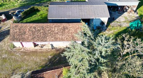 Secteur Catus, Ancienne ferme composée d'une maison, d'un gite, grange et hangar sur 9ha.