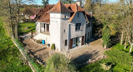 Secteur Catus, Ancienne ferme composée d'une maison, d'un gite, grange et hangar sur 9ha.