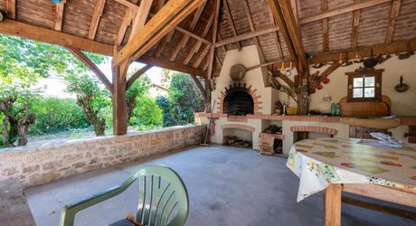 Dordogne Valley, charming property, house, barn, pool house and swimming pool on 4886m² of enclosed land.
