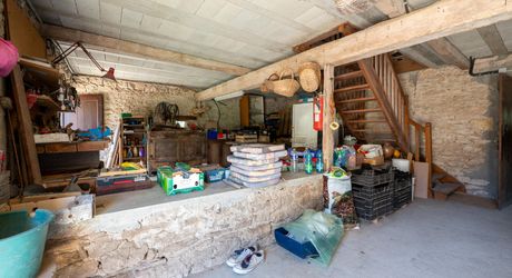 Dordogne Valley, charming property, house, barn, pool house and swimming pool on 4886m² of enclosed land.