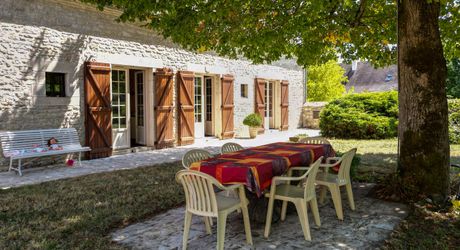 Dordogne Valley, charming property, house, barn, pool house and swimming pool on 4886m² of enclosed land.