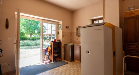 Dordogne Valley, charming property, house, barn, pool house and swimming pool on 4886m² of enclosed land.