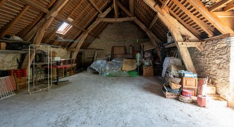 Dordogne Valley, charming property, house, barn, pool house and swimming pool on 4886m² of enclosed land.