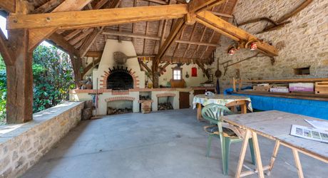 Dordogne Valley, charming property, house, barn, pool house and swimming pool on 4886m² of enclosed land.