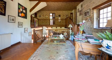 Dordogne Valley, charming property, house, barn, pool house and swimming pool on 4886m² of enclosed land.