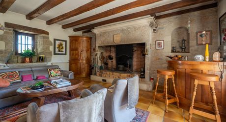 Dordogne Valley, charming property, house, barn, pool house and swimming pool on 4886m² of enclosed land.