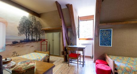 Dordogne Valley, charming property, house, barn, pool house and swimming pool on 4886m² of enclosed land.