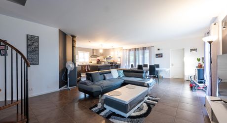 Secteur Martel, Grande maison contemporaine 5 chambres, jardin clos.