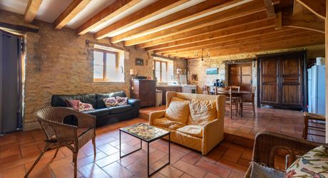 Sur les hauteurs de la vallée du Céou, bel ensemble de 2 maisons et piscine sur terrain de 7000m².