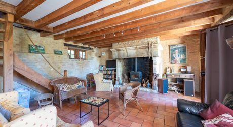 Sur les hauteurs de la vallée du Céou, bel ensemble de 2 maisons et piscine sur terrain de 7000m².