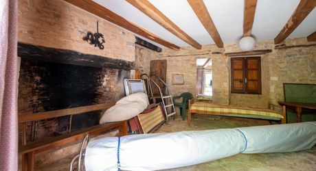 Sur les hauteurs de la vallée du Céou, bel ensemble de 2 maisons et piscine sur terrain de 7000m².