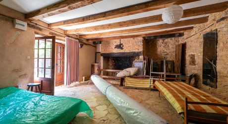 Sur les hauteurs de la vallée du Céou, bel ensemble de 2 maisons et piscine sur terrain de 7000m².