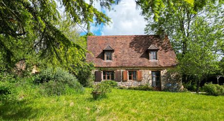 Sur les hauteurs de la vallée du Céou, bel ensemble de 2 maisons et piscine sur terrain de 7000m².