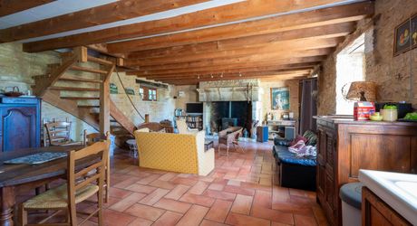 Sur les hauteurs de la vallée du Céou, bel ensemble de 2 maisons et piscine sur terrain de 7000m².