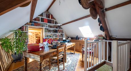 Secteur CARLUX, sur les hauteurs, Longère composée d'une maison, 2 gîtes, etables. Piscine, 1.9ha