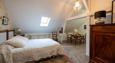 Secteur CARLUX, sur les hauteurs, Longère composée d'une maison, 2 gîtes, etables. Piscine, 1.9ha