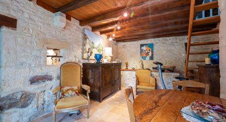 Secteur CARLUX, sur les hauteurs, Longère composée d'une maison, 2 gîtes, etables. Piscine, 1.9ha