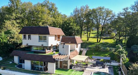Souillac, sur les hauteurs avec vue, maison 5 chambres piscine et spa.