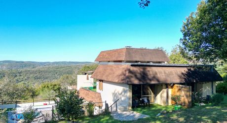 Souillac, sur les hauteurs avec vue, maison 5 chambres piscine et spa.