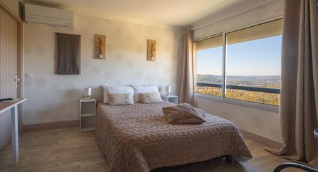 Souillac, sur les hauteurs avec vue, maison 5 chambres piscine et spa.