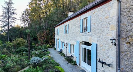 À vendre – Superbe maison en pierre 5chambres avec grand terrain boisé – Puy-l’Évêque (46)