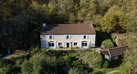 À vendre – Superbe maison en pierre 5chambres avec grand terrain boisé – Puy-l’Évêque (46)