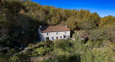 À vendre – Superbe maison en pierre 5chambres avec grand terrain boisé – Puy-l’Évêque (46)