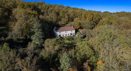 À vendre – Superbe maison en pierre 5chambres avec grand terrain boisé – Puy-l’Évêque (46)