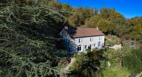 À vendre – Superbe maison en pierre 5chambres avec grand terrain boisé – Puy-l’Évêque (46)