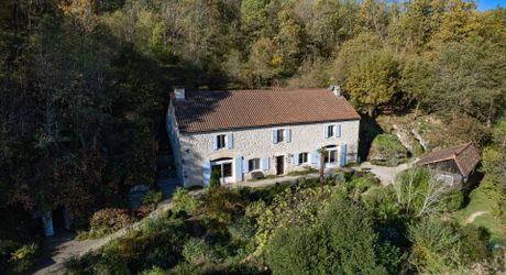 À vendre – Superbe maison en pierre 5chambres avec grand terrain boisé – Puy-l’Évêque (46)