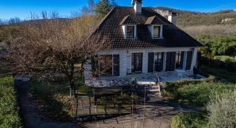 Vallée de la Dordogne, Maison 4 chambres , piscine, jaccuzi, jardin clos.