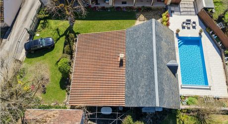 Charmante maison rénovée avec piscine, grande dépendance et jardin en vallée de la Dordogne