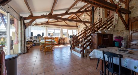Charmante maison rénovée avec piscine, grande dépendance et jardin en vallée de la Dordogne