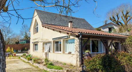 Charmante maison rénovée avec piscine, grande dépendance et jardin en vallée de la Dordogne