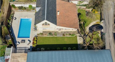 Charmante maison rénovée avec piscine, grande dépendance et jardin en vallée de la Dordogne