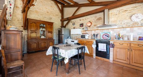 Charmante maison rénovée avec piscine, grande dépendance et jardin en vallée de la Dordogne