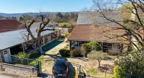 Charmante maison rénovée avec piscine, grande dépendance et jardin en vallée de la Dordogne