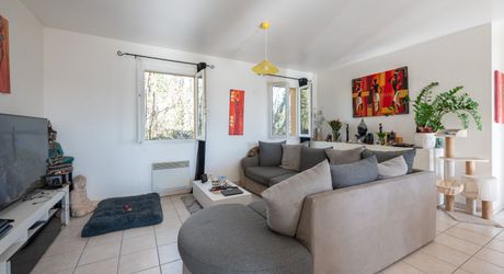 Charmante maison de plain-pied avec piscine et vue campagne près de Cazals