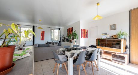 Charmante maison de plain-pied avec piscine et vue campagne près de Cazals