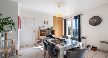 Charmante maison de plain-pied avec piscine et vue campagne près de Cazals