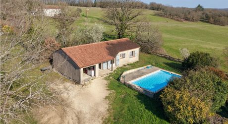Charmante maison de plain-pied avec piscine et vue campagne près de Cazals