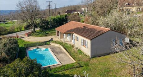 Charmante maison de plain-pied avec piscine et vue campagne près de Cazals